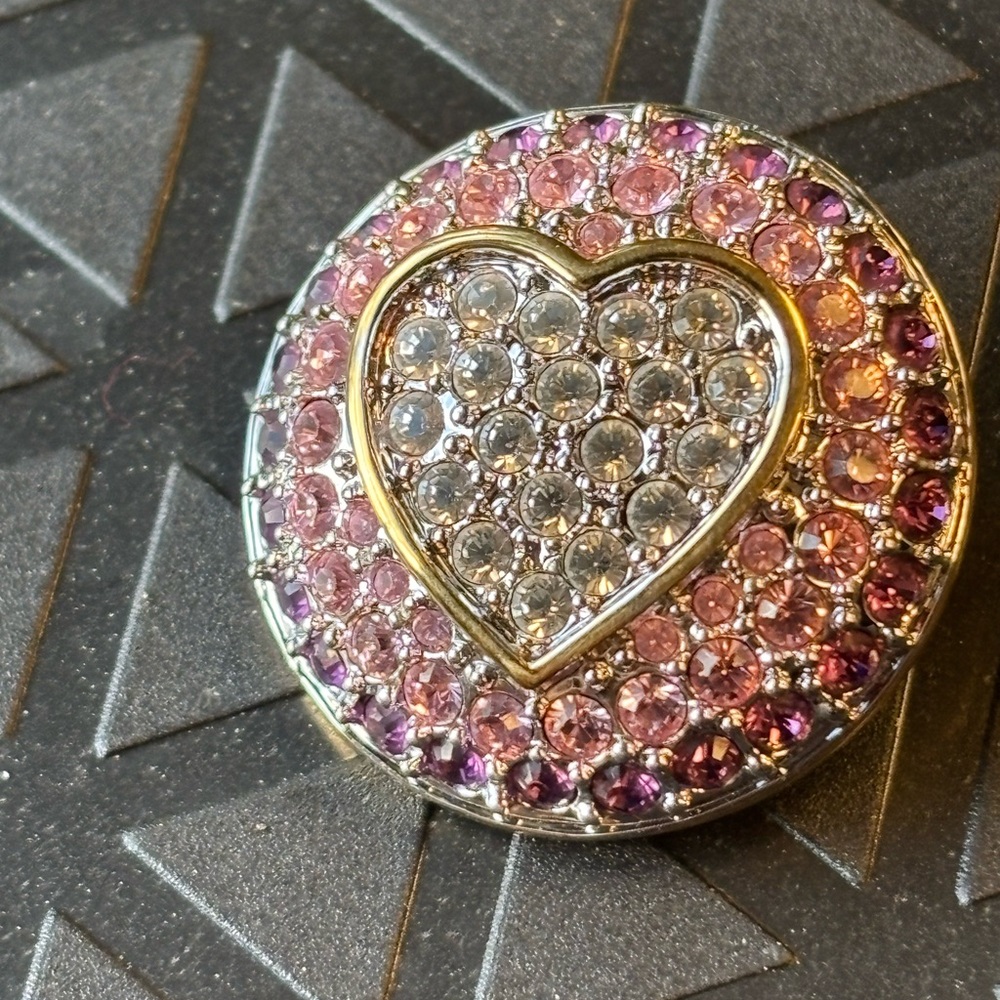 Elegant vintage Swarovski Heart-Shaped gold and Pink Brooch. NWOT